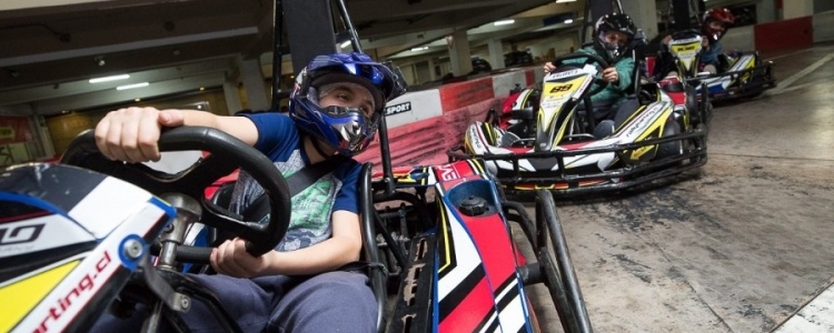 No más carreras en las calles: abrieron un circuito de karting en Mall Sport